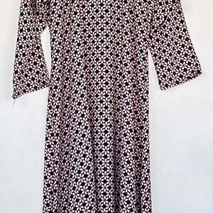 Pink-Petals--Printed-Maxi-Abaya